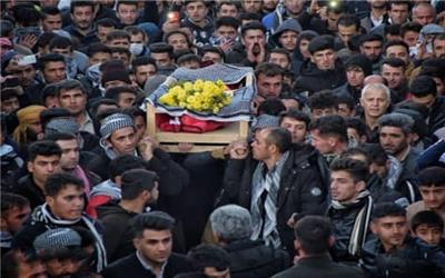 وقتی فرهادِ 14 ساله برای نان، جان می‌دهد و زمستان آرزوهایش را به خاک می‌برد /  حضور چند هزار نفر در تشییع پیکر فرهاد و برادرش؛ شعار مردم: او «شهید نان» بود +تصاویر