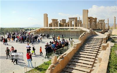 تصاویر: گردشگران نوروزی 1402 در تخت جمشید