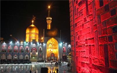 در شب شهادت ثامن الحجج(ع) مشهد غرق در عزا و ماتم است