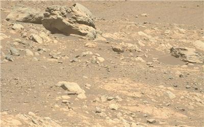 مریخ‌نورد پرسویرنس سنگی را در مریخ یافته است که به آنجا تعلق ندارد