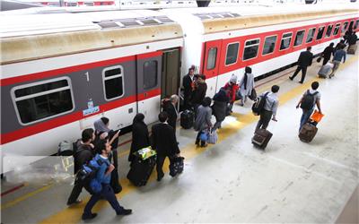 نخستین قطار ویژه اربعین مشهد را به مقصد کرمانشاه ترک کرد
