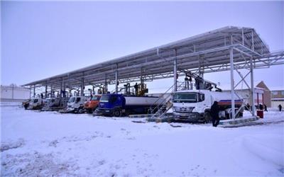 بارش برف سنگین و سوخت‌رسانی بی ‌وقفه شرکت نفت منطقه تربت حیدریه