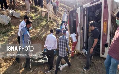 تصاویر: حادثه واژگونی اتوبوس حامل خبرنگاران محیط زیست در ارومیه