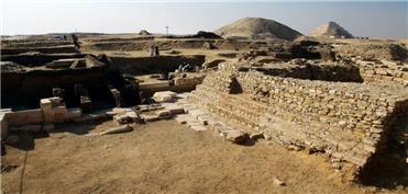کشف صدها مومیایی و هرم یک ملکه ناشناخته در مصر، باستان‌شناسان را شگفت‌زده کرد