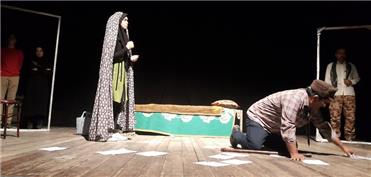 تئاتر"کوچه مختار" با موضوع دفاع‌مقدس در تربت‌حیدریه به صحنه رفت